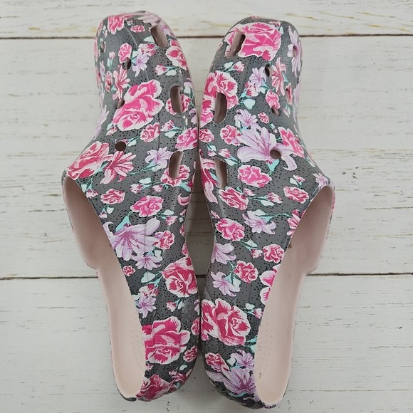 Crocs Freesail Rose Floral Womens Size 7 Red Gray Beach Slip On Clog 203791 - Picture 9 of 12